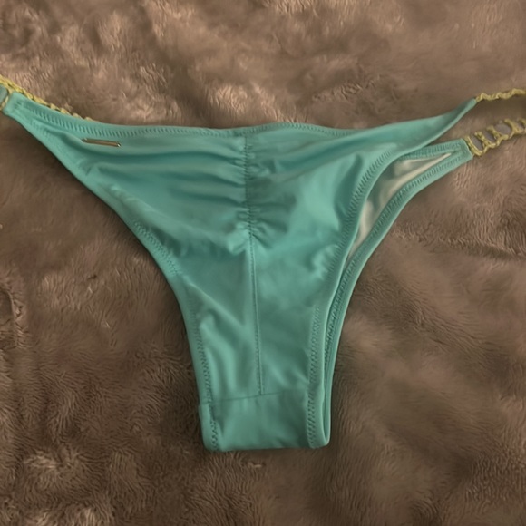 NWT Victoria’s Secret teeny bikini size small - Picture 2 of 2
